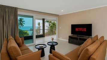 Family Apartment, 2 Bedrooms, Balcony, Sea View | Living area