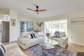 TV, fireplace, table football - Outdoor Kitchen & Gaming Garage: Bradenton Retreat (Bradenton)