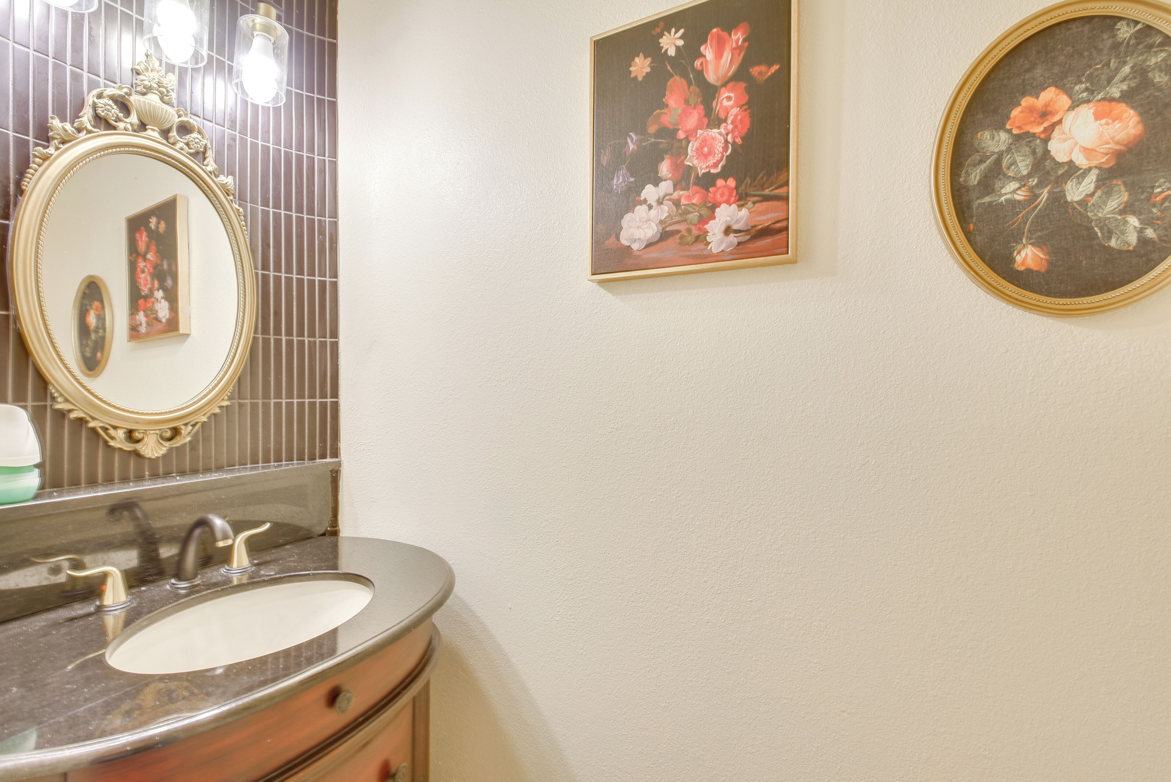Half Bathroom | 2nd Floor