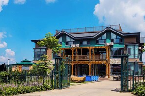 ด้านหน้าที่พัก