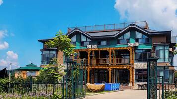 Fachada de la propiedad