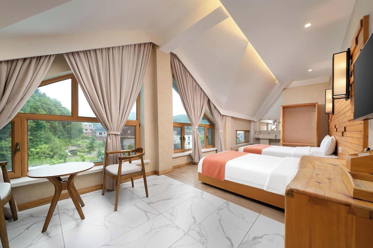 Signature Twin kamer | Een bureau, verduisterende gordijnen, gratis wifi, beddengoed