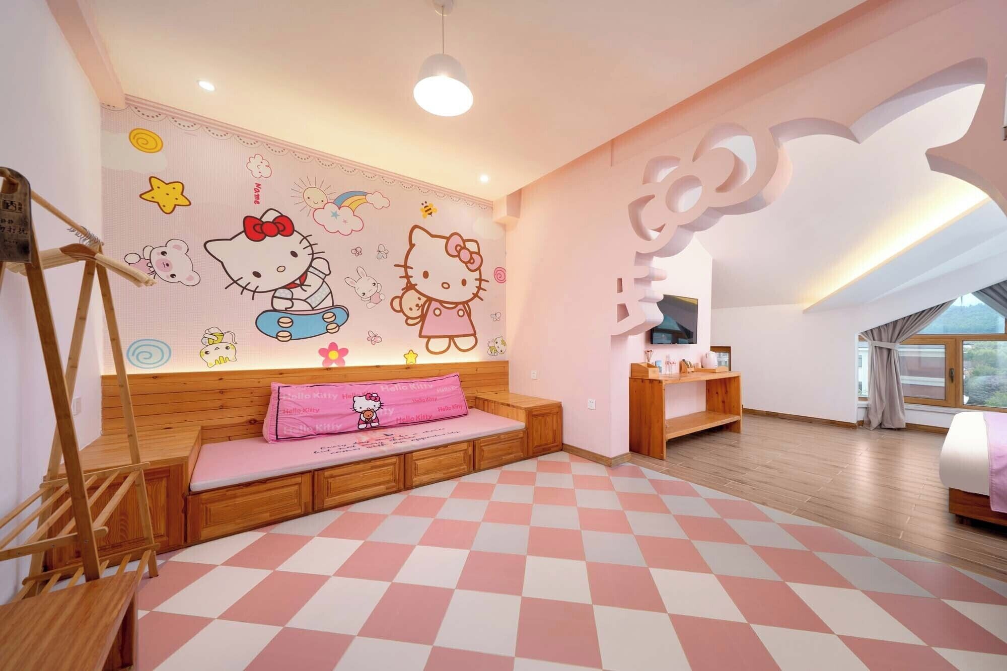 Senior Room | Desk, blackout drapes, free WiFi, bed sheets