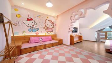 Senior Room | Desk, blackout drapes, free WiFi, bed sheets