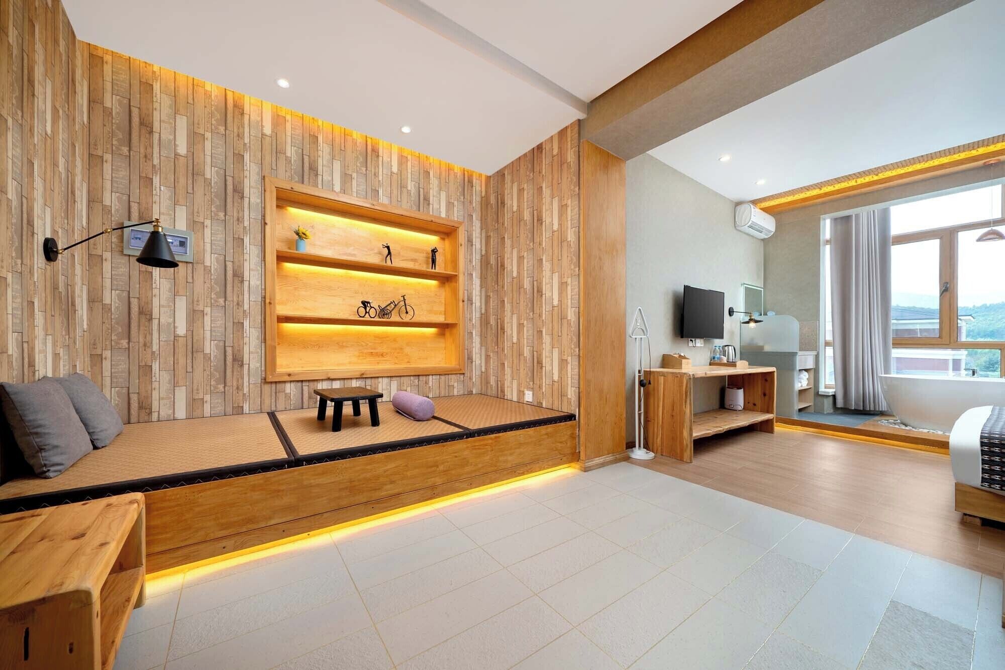 Eenvoudige kamer | Een bureau, verduisterende gordijnen, gratis wifi, beddengoed