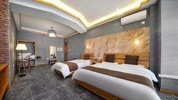 Traditional Twin Room | Desk, blackout drapes, free WiFi, bed sheets