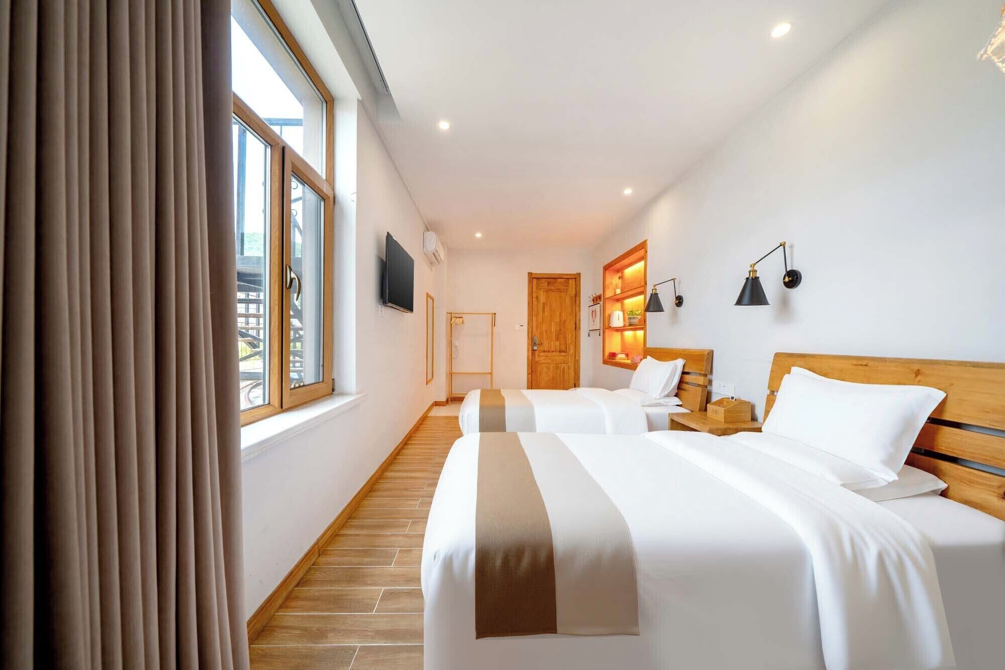 Standard Room | Desk, blackout drapes, free WiFi, bed sheets