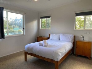 4 bedrooms, WiFi, bed sheets