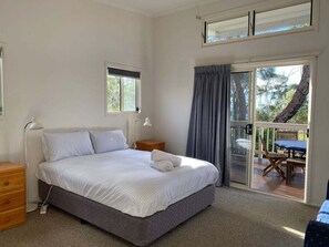 4 bedrooms, WiFi, bed sheets - Andagen - Large home with ocean glimpses (Bendalong)