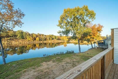 Pebble Beach Place Condos @ Diamondhead Lake -- Near Lake Catherine State Park