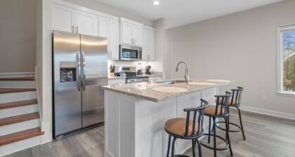 New Townhouse Condo @ Diamondhead Lake Unit 1A