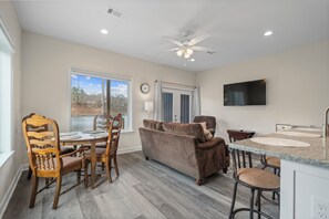 Dining - New Townhouse Condo @ Diamondhead Lake Unit 1A (Hot Springs National Park)