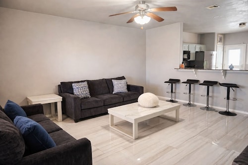 Spacious 4BR Family Home Near Downtown OKC & I-240