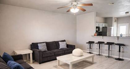 Spacious 4BR Family Home Near Downtown OKC & I-240