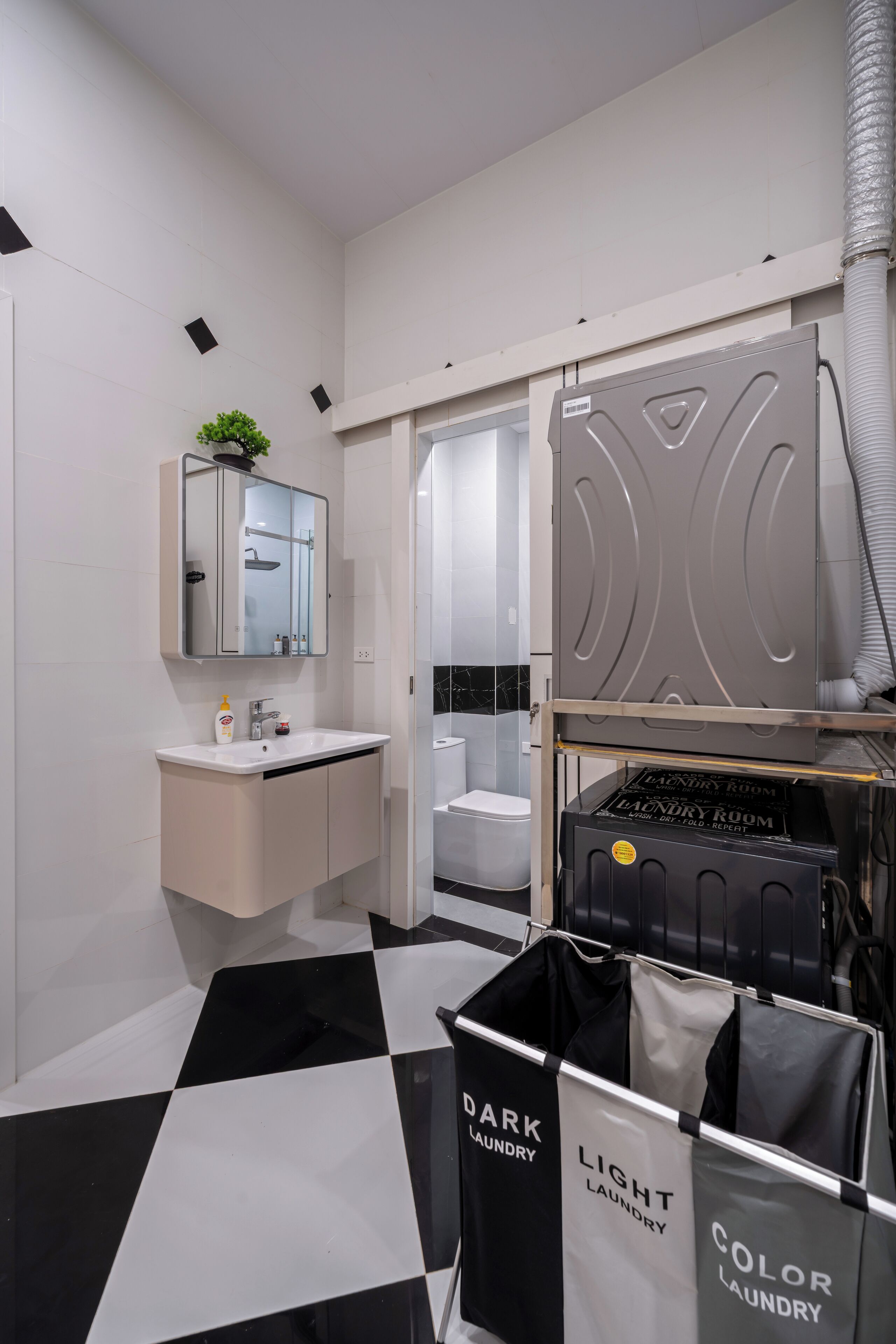 Een douche, gratis toiletartikelen, een haardroger, pantoffels