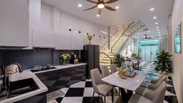 Townhome, 5 Bedrooms, Garden View | Private kitchen