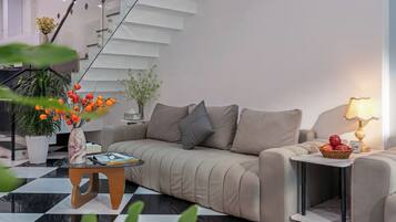 Townhome, 5 Bedrooms, Garden View | Living area