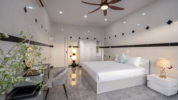 Blackout curtains, free WiFi