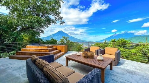 Casa Los Volcanes w/Jacuzzi and Volcano view