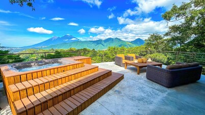 Casa Los Volcanes w/Jacuzzi and Volcano view