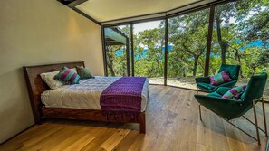 6 bedrooms, desk, iron/ironing board, free WiFi - Casa Los Volcanes w/Jacuzzi and Volcano view (Antigua Guatemala)