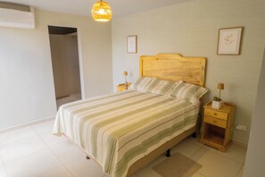 3 bedrooms, free WiFi, bed sheets - Modern Gated Retreat w/Pool Near Santa Tecla and Beach (Zaragoza)
