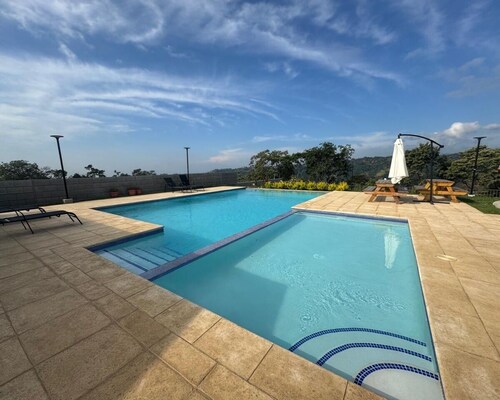 Modern Gated Retreat w/Pool Near Santa Tecla and Beach