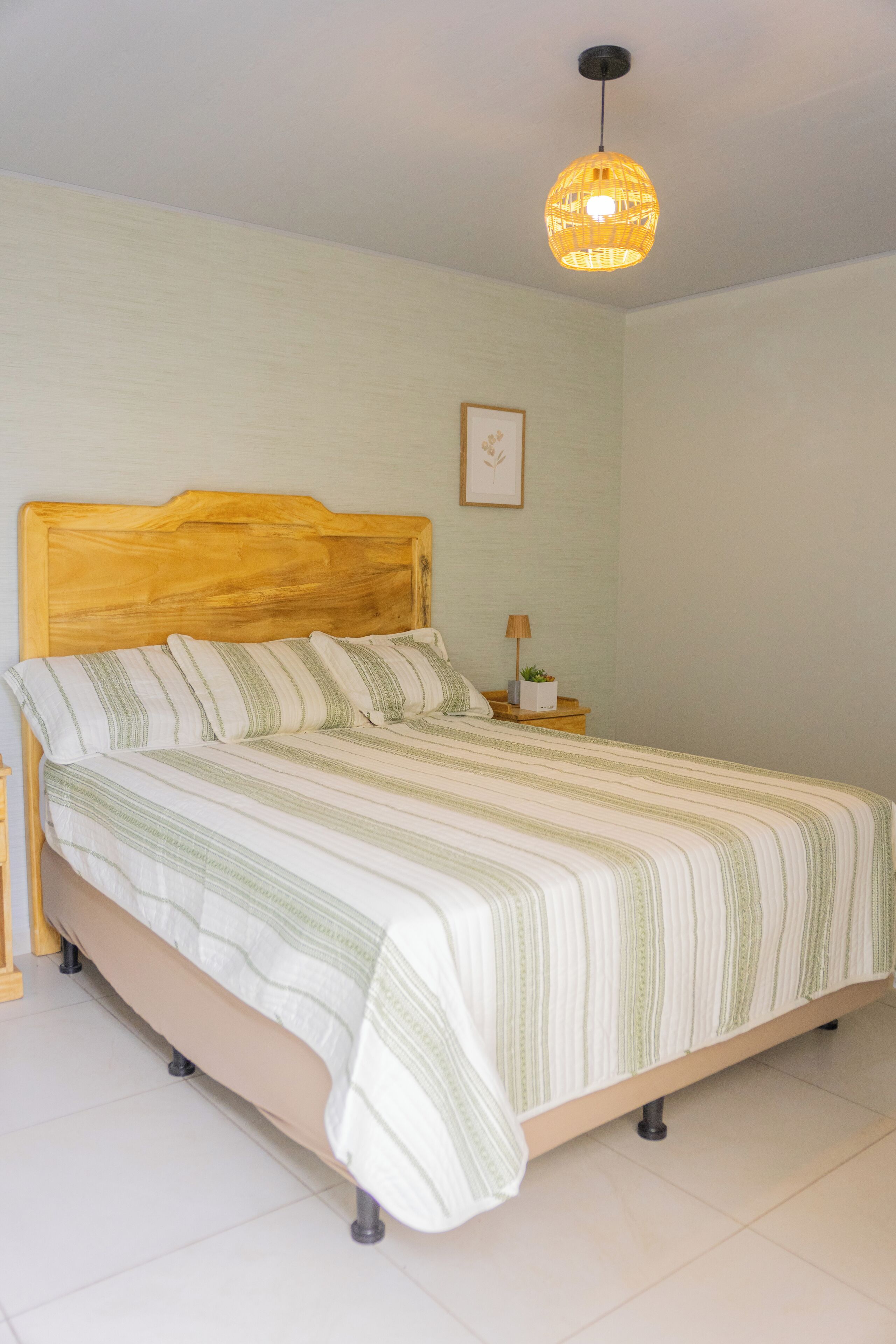 3 bedrooms, WiFi (free), bed sheets