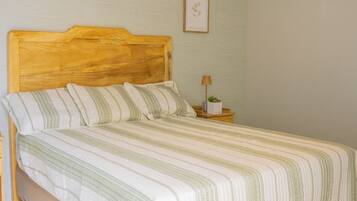 3 bedrooms, WiFi (free), bed sheets