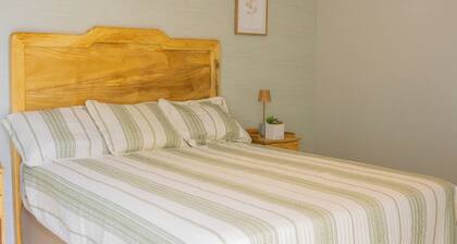 Modern Gated Retreat w/Pool Near Santa Tecla and Beach