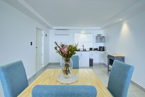 Dining - Mosselbay Waterfront Accomodation  (Mossel Bay)