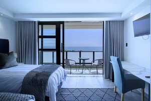 尊贵开间套房, 海洋景观 | 客房内保险箱、熨斗/熨衣板、免费 WiFi、床单