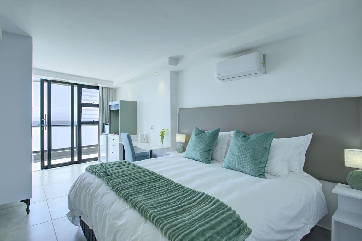Premier Studio Suite, Ocean View | In-room safe, iron/ironing board, free WiFi