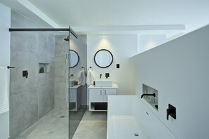 Presidential Penthouse, Ocean View | Bathroom | Slippers, towels, soap, shampoo