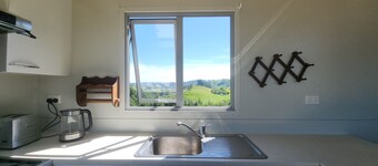Off Grid Hilltop Retreat - Amazing Valley Views, Highland Cows & Native Birdsong