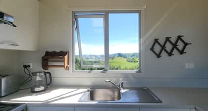 Off Grid Hilltop Retreat - Amazing Valley Views, Highland Cows & Native Birdsong