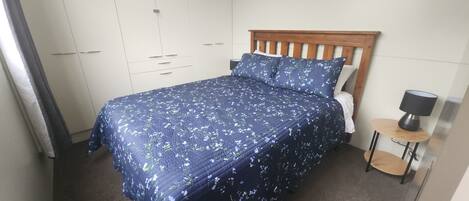 Wi-Fi de cortesia, roupa de cama