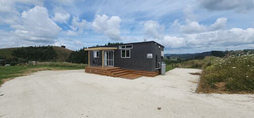 Off Grid Hilltop Retreat - Amazing Valley Views, Highland Cows & Native Birdsong