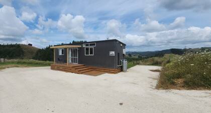 Off Grid Hilltop Retreat - Amazing Valley Views, Highland Cows & Native Birdsong
