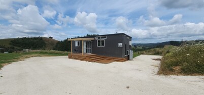 Off Grid Hilltop Retreat - Amazing Valley Views, Highland Cows & Native Birdsong