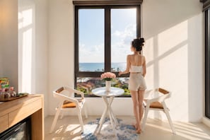 Luxury Suite, Ocean View | Premium bedding, minibar, individually furnished, free WiFi - Quy Nhon Sea Hotel (Quy Nhon)