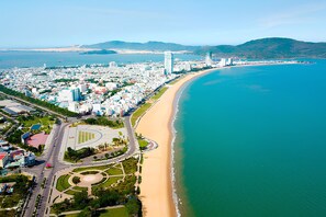 Perto da praia, areia branca 