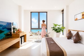 Luxury Suite, Ocean View | Premium bedding, minibar, individually furnished, free WiFi - Quy Nhon Sea Hotel (Quy Nhon)