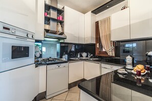 Family Apartment, Multiple Bedrooms, 2 Bathrooms (Il Vecchio Faro 66) | Private kitchen | Fridge, oven, stovetop, dishwasher - Il Vecchio Faro 66 (Loiri Porto San Paolo)