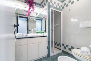 Family Apartment, Multiple Bedrooms, 2 Bathrooms (Il Vecchio Faro 66) | Bathroom - Il Vecchio Faro 66 (Loiri Porto San Paolo)
