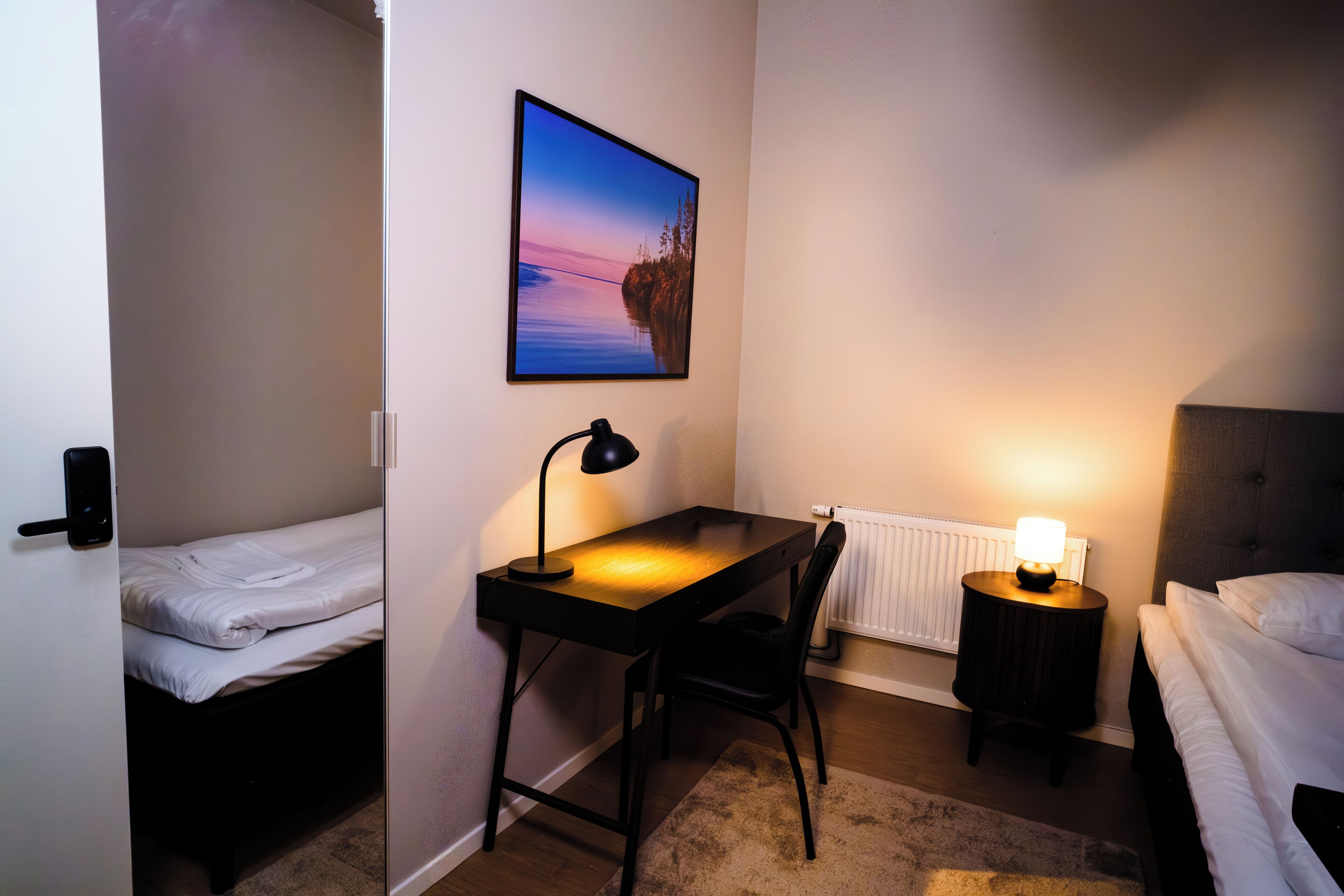 Economy enkelrum | Skrivbord, arbetsyta för laptop, mörkläggningsgardiner och gratis wi-fi