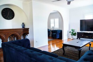 テレビ、書斎 / ワークスペース