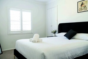Room - The Founders House | Bold 4BR Retreat Muswellbrook (Muswellbrook)