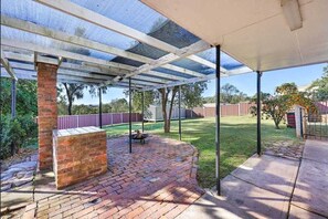 Terrace/patio - The Founders House | Bold 4BR Retreat Muswellbrook (Muswellbrook)