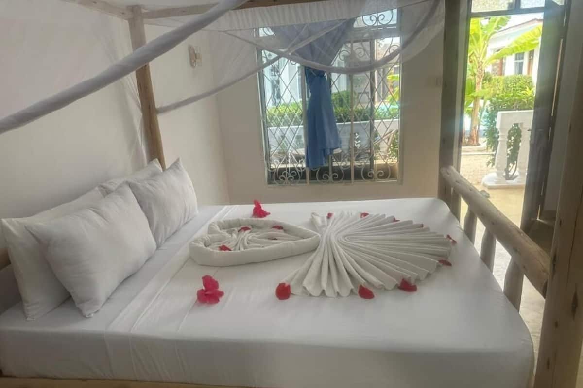 Standard Triple Room, Pool View | Free WiFi